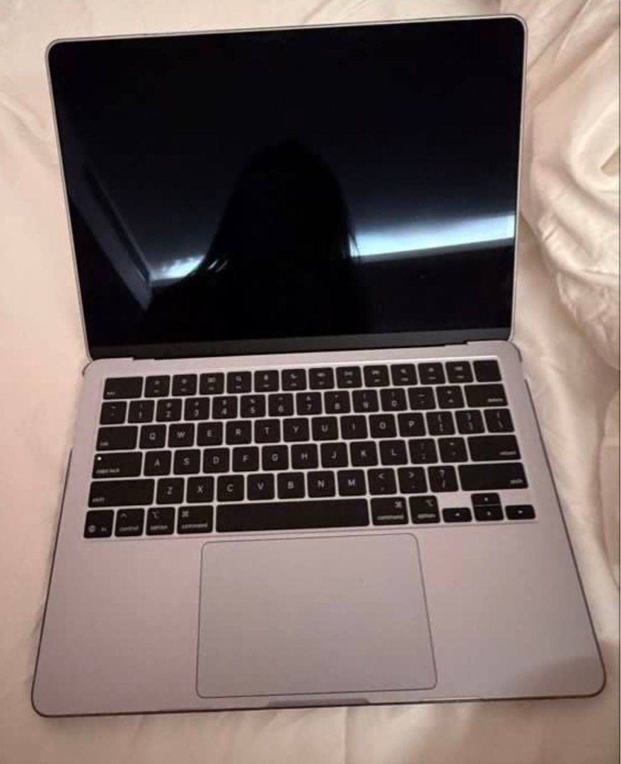 Apple MacBook Pro with USB-C Hub and Case485821128901273601