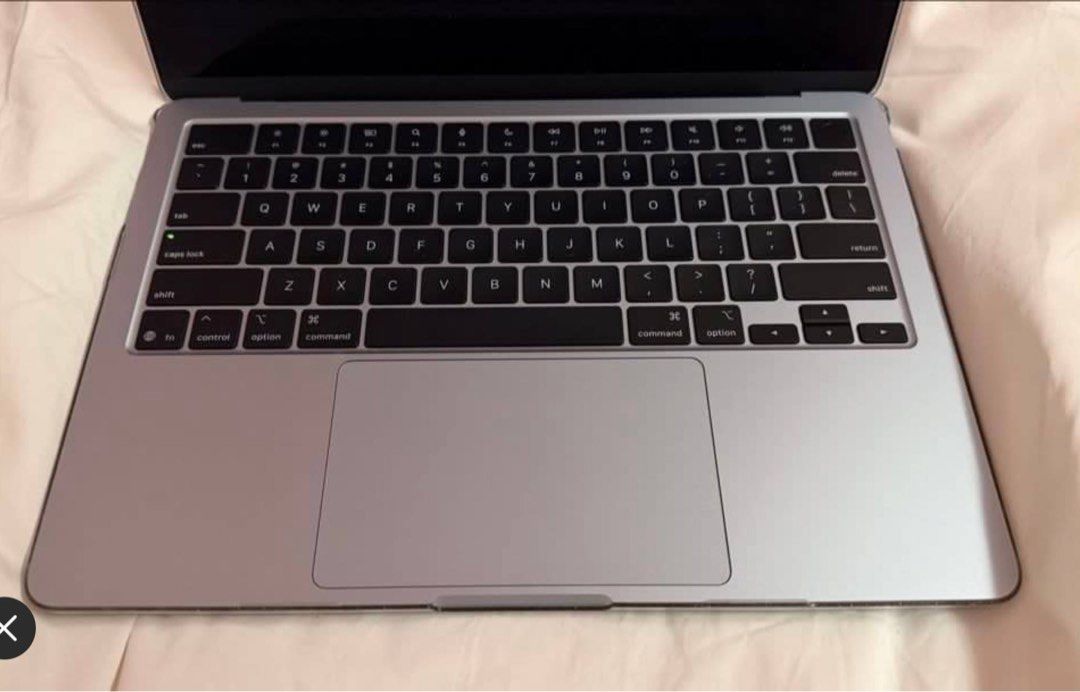 Apple MacBook Pro with USB-C Hub and Case485821128901273602