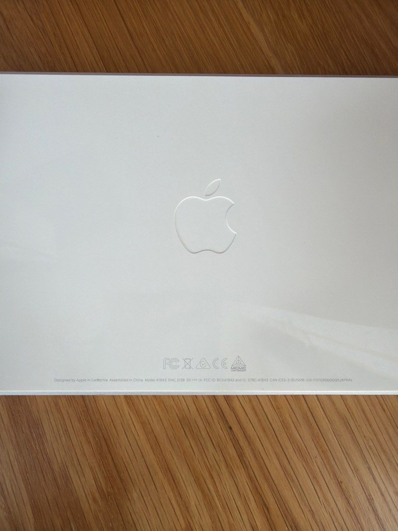 Apple Magic Keyboard with Numeric Keypad and lightning cable485328812256143362