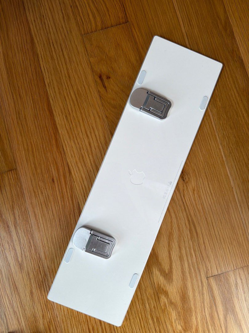 Apple Magic Keyboard with Numeric Keypad and lightning cable485328812256143361