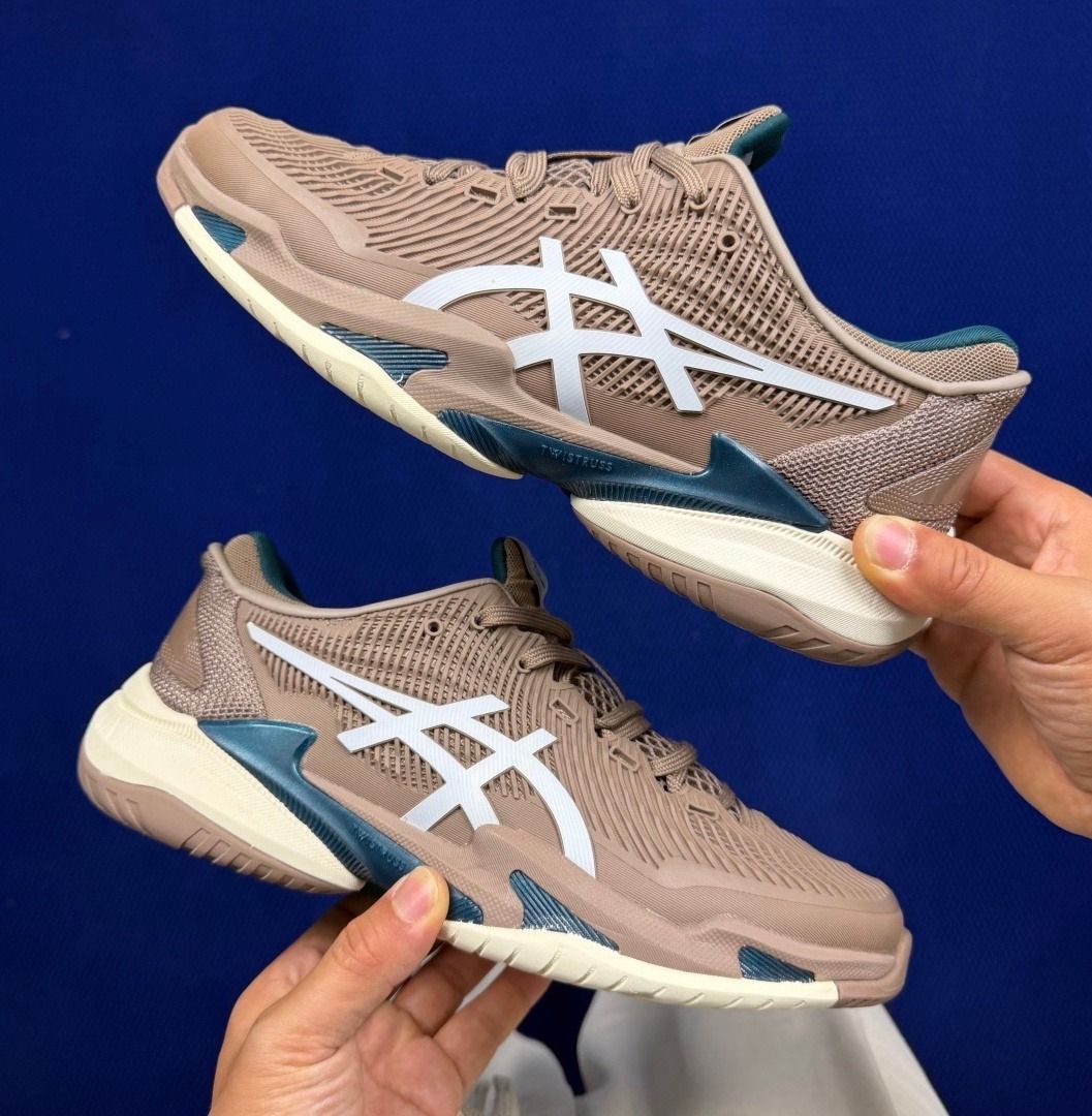 ASICS COURT FF 3 All Court Tennis Shoes, Taupe Grey / White (Category: Sneakers) located in Singapore. Submitted by gdbvrodnd43420 (Listing ID 1444559978, Image 3). Description: 36-45 5–7 days arrival All sizes available. No upfront, COD, delivery free Genuine, original shoebox Send a private message for other designs.