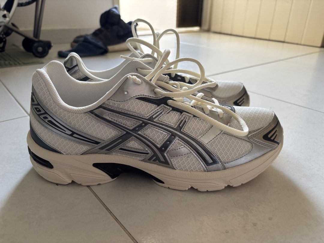 ASICS Gel 1130 (Category: Sneakers) located in Singapore. Submitted by chinnyyk90815 (Listing ID 1444508302, Image 1). Description: EU 46, US 11.5.
