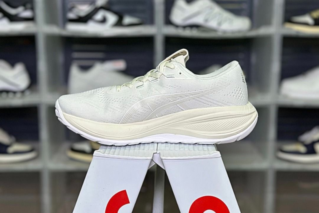ASICS GEL-CUMULUS 28 Comfortable, Soft and Wear-resistant Casual Running Shoes White (Category: Sneakers) located in Singapore. Submitted by felicity_ (Listing ID 1444575546, Image 3). Description: 🔷 All sizes available for men and women 🔷 Real product photos provided, what you see is what you get 🔷Buy 2 pairs and enjoy a discount 🔷 24/7 online support, feel free to ask any questions 🔷 More styles available, please message us.