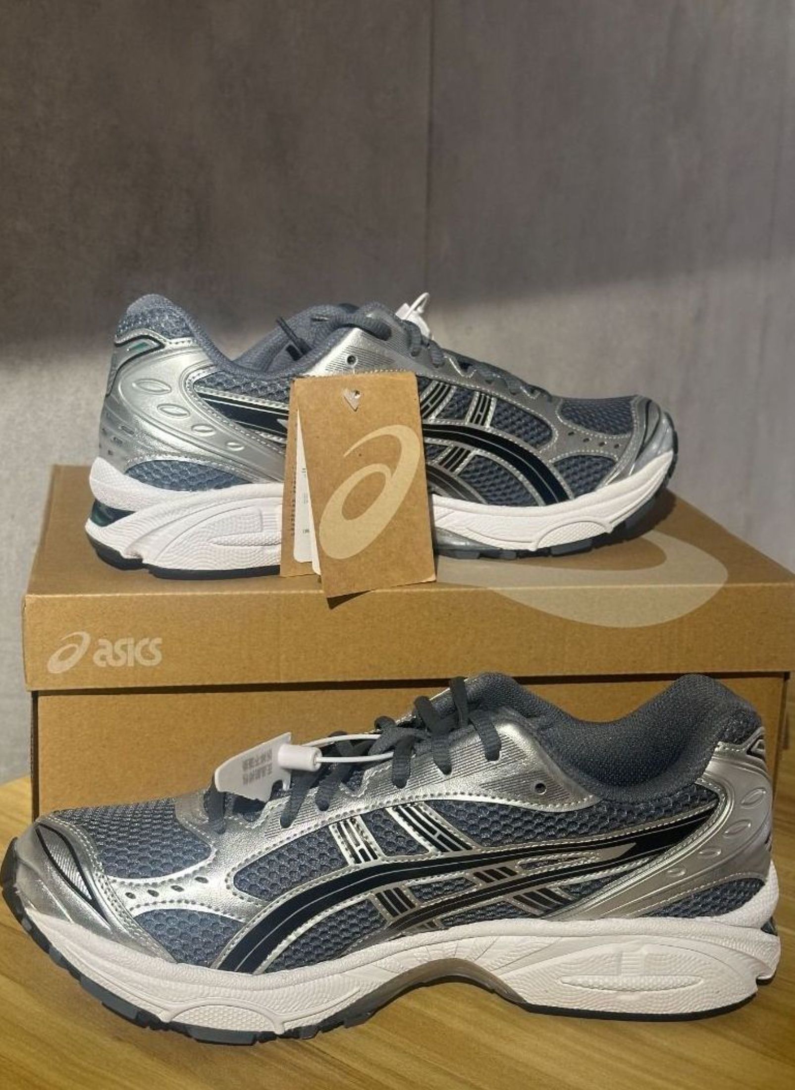 Asics Gel-Kayano 14 Silver Grey (Category: Sneakers) located in Singapore. Submitted by oolfooexl (Listing ID 1444644856, Image 3). Description: ⚡ Asics ⚡ Asics Gel-Kayano 14 Silver Grey ▸ Brand new ▸ Free shipping ▸ Cash on delivery ▸ 3-day confirm Hurry, chat me 🔥.