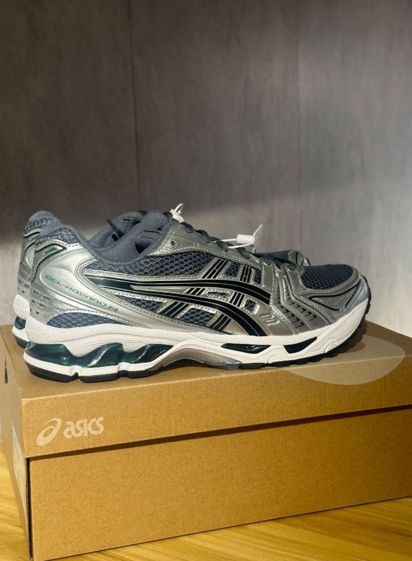 Asics Gel-Kayano 14 Silver Grey (Category: Sneakers) located in Singapore. Submitted by oolfooexl (Listing ID 1444644856, Image 2). Description: ⚡ Asics ⚡ Asics Gel-Kayano 14 Silver Grey ▸ Brand new ▸ Free shipping ▸ Cash on delivery ▸ 3-day confirm Hurry, chat me 🔥.