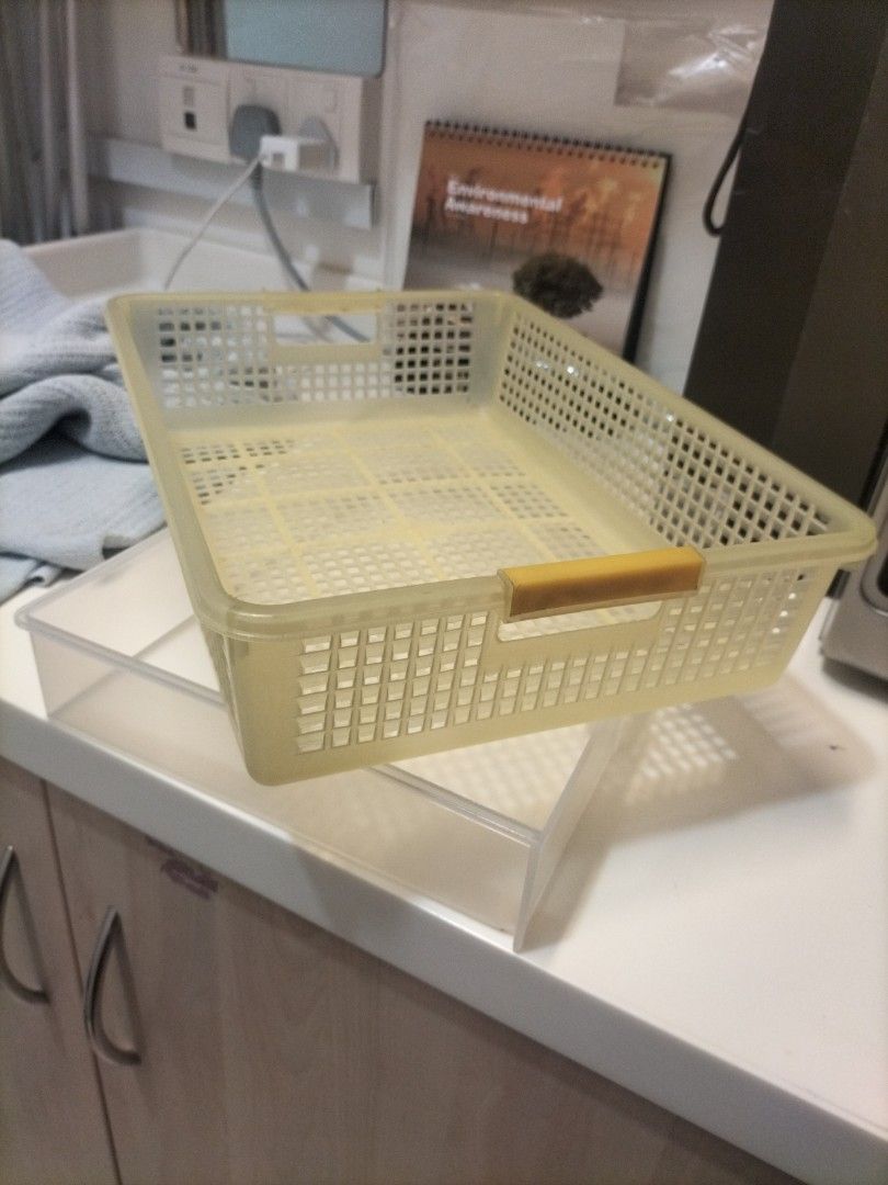 Assorted plastic organisers485634021471692802