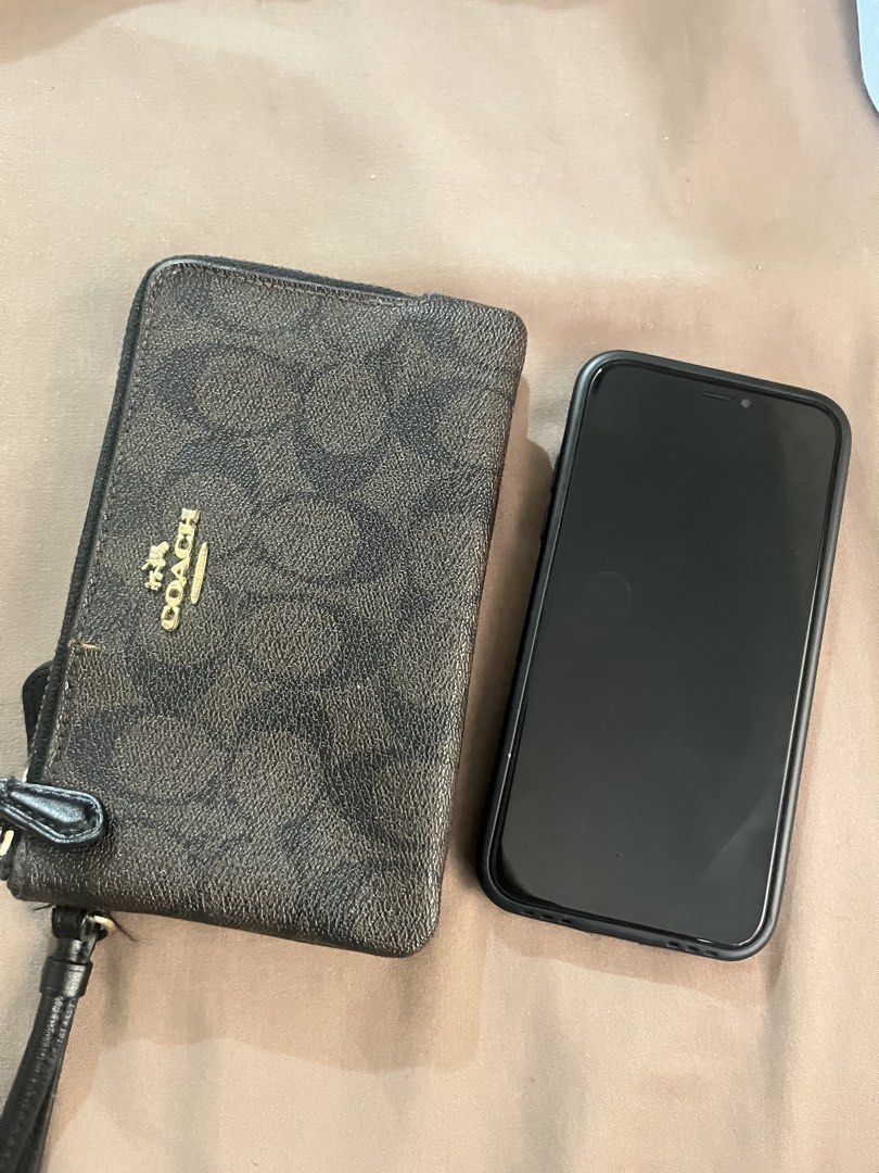 Auth Coach Signature Canvas Double Zip Wristlet Pouch (Category: Luxury Bags & Wallets) located in Manila. Submitted by subz013 (Listing ID 1444552735, Image 2). Description: Coach wristlet in signature C print - Color: Dark brown and black - Two zippered compartments - Wrist strap - Ideal for carrying cards, cash, and phone - Minor signs of wear on exterior - zippers are working, no issues Authentic, bought in the US.