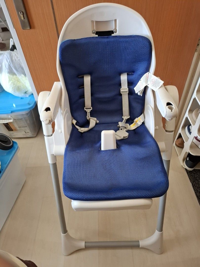 Baby High Chair (Category: Baby High Chairs) located in Singapore. Submitted by cgowzy (Listing ID 1444557775, Image 2). Description: - Includes blue padded seat insert - Adjustable safety straps - Adjustable legs - Easy to clean - Perfect for meal times in exchange for 2 packets of 80 sheets wet wipes .