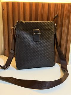 (Category: ) located in . Submitted by THRIFTTHRILLBAGS (Listing ID 1444506049, Image 1). Description: .