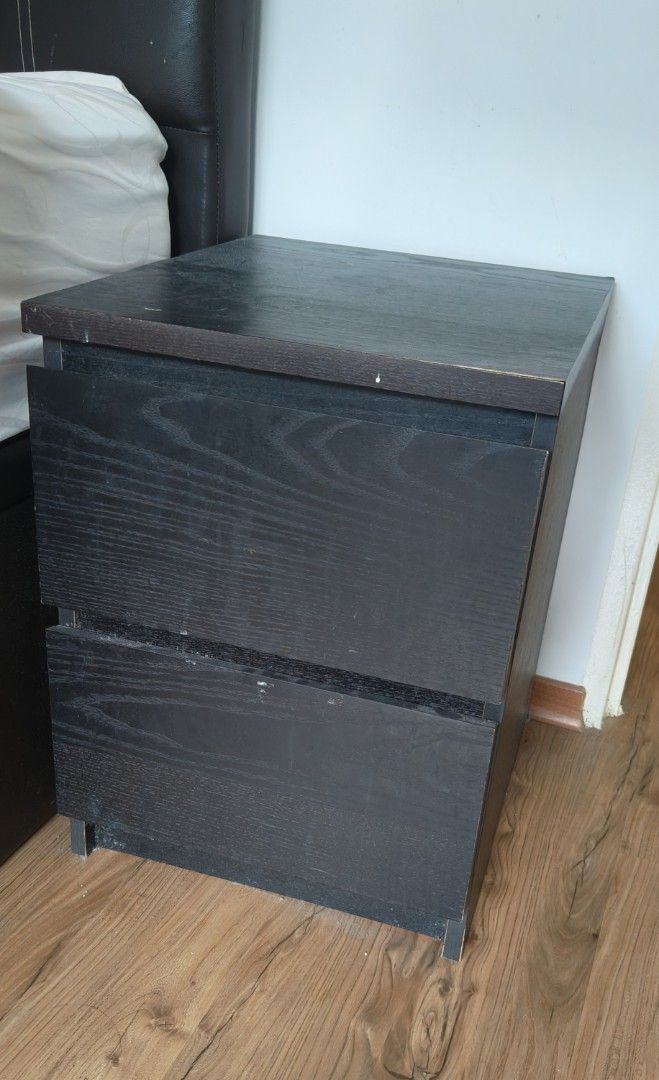 Bedside table (Category: Tables & Sets) located in Singapore. Submitted by hongyangsg (Listing ID 1444607713, Image 2). Description: .