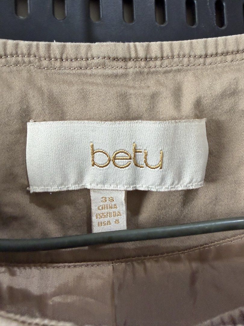 Betu Double-Breasted Beige Trench Coat (Category: Coats, Jackets and Outerwear) located in Calamba. Submitted by ealectrice27 (Listing ID 1444513190, Image 2). Description: Can send more details through DM. MOD: JnT, Lbc, Lalamove MOP: Gcash, Maribank, Pnb, Rcbc, Bpi, Palawan.
