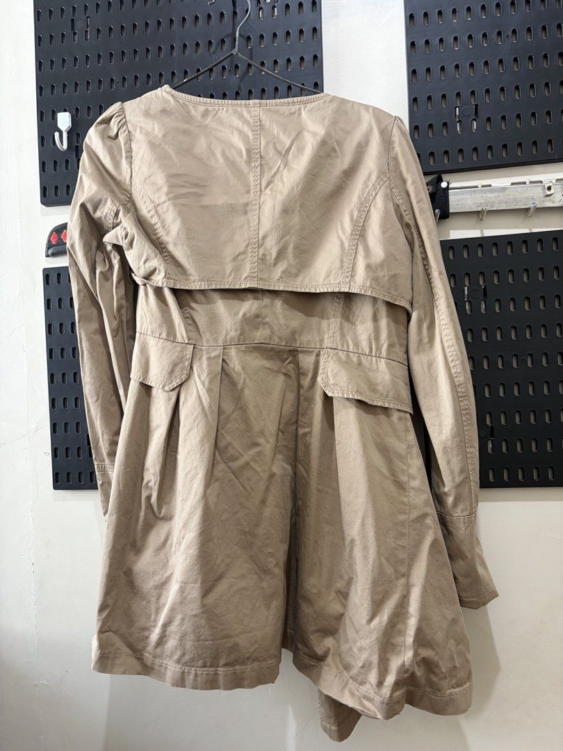 Betu Double-Breasted Beige Trench Coat (Category: Coats, Jackets and Outerwear) located in Calamba. Submitted by ealectrice27 (Listing ID 1444513190, Image 3). Description: Can send more details through DM. MOD: JnT, Lbc, Lalamove MOP: Gcash, Maribank, Pnb, Rcbc, Bpi, Palawan.