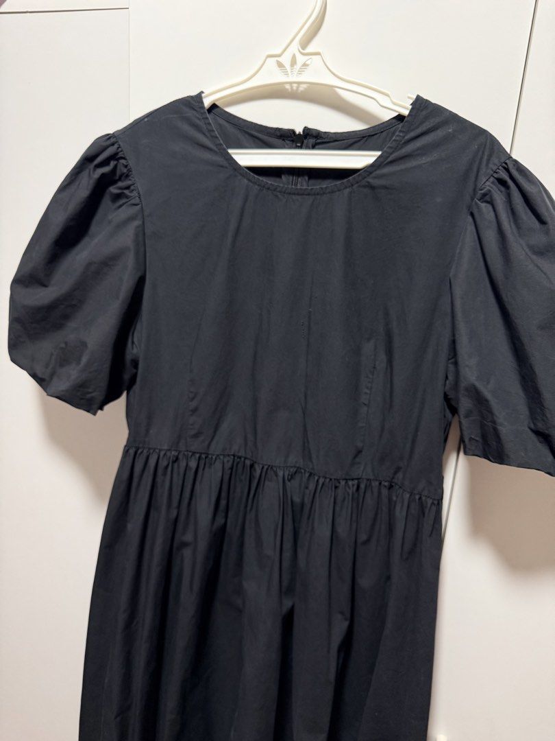 Black Puff Sleeve Midi Dress (Category: Dresses) located in Pasig City. Submitted by decluttery8 (Listing ID 1444603445, Image 3). Description: M-L size Midi dress.