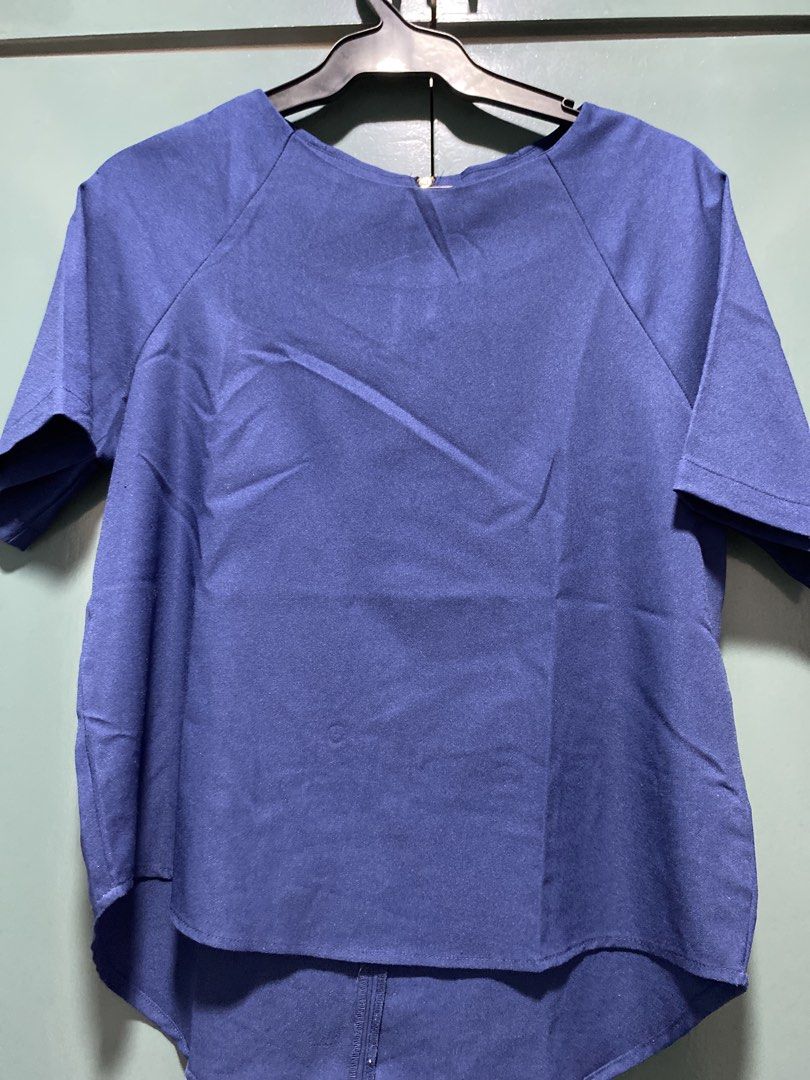 Blue Short Sleeve Top with Zipper Back (Category: Blouses) located in Manila. Submitted by brlovet (Listing ID 1444633384, Image 1). Description: - Simple blue top - Zipper closure at the back - Curved hemline, longer at the back - Ideal for casual wear.