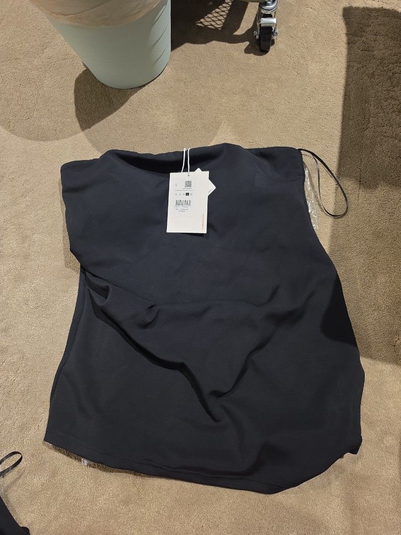 BraFree by LB Tencel Asymmetric Hem Tube Top (Category: Sleeveless) located in Singapore. Submitted by babybluefreesia (Listing ID 1444613373, Image 2). Description: brand new with tag.