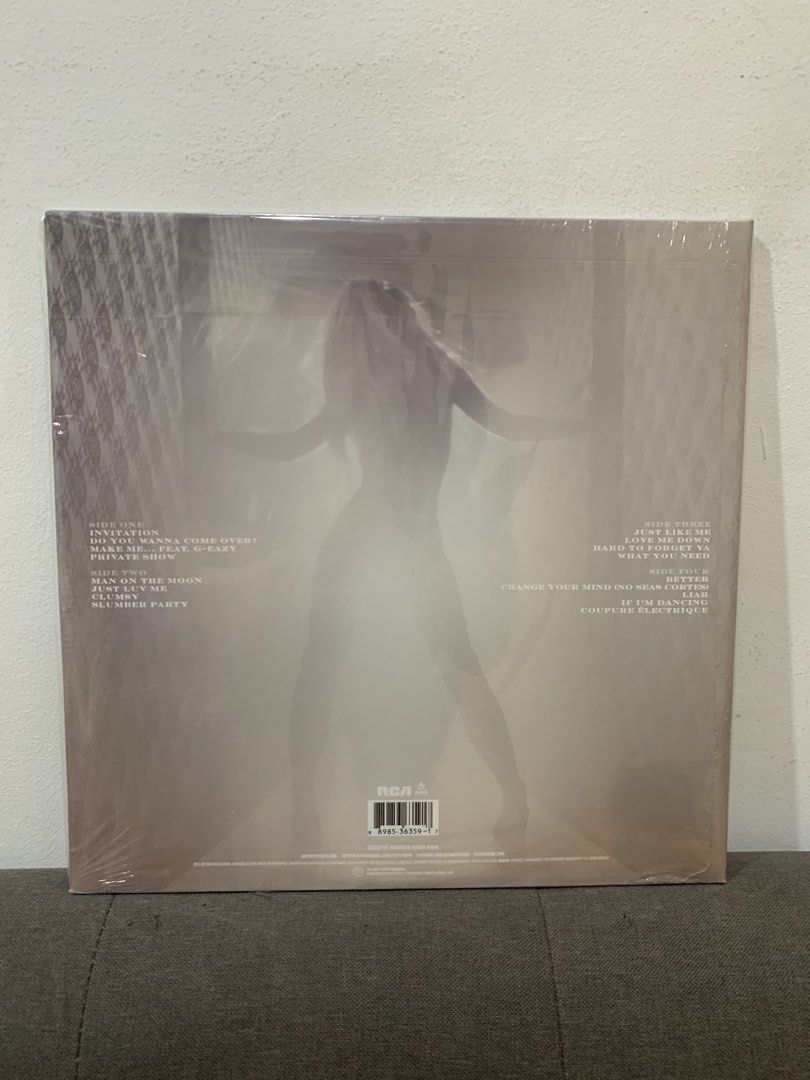 Britney Spears Glory 2LP in Black Vinyl (Category: Vinyls) located in Cebu City. Submitted by _collectunbox_ (Listing ID 1408660051, Image 2). Description: Sealed but edges has some tear and creases due to old stocking. Location: Cebu.