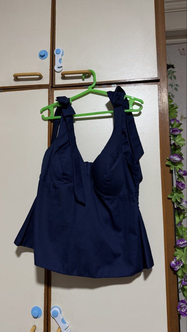 BSCO celeste v top (Category: Sleeveless) located in Valenzuela. Submitted by lokithepug (Listing ID 1444502441, Image 3). Description: Large on tag but their sizing it a bit small Im 33 bust. You can check review on their tiktok before buying 300 for 1 pc 1000 for take all.