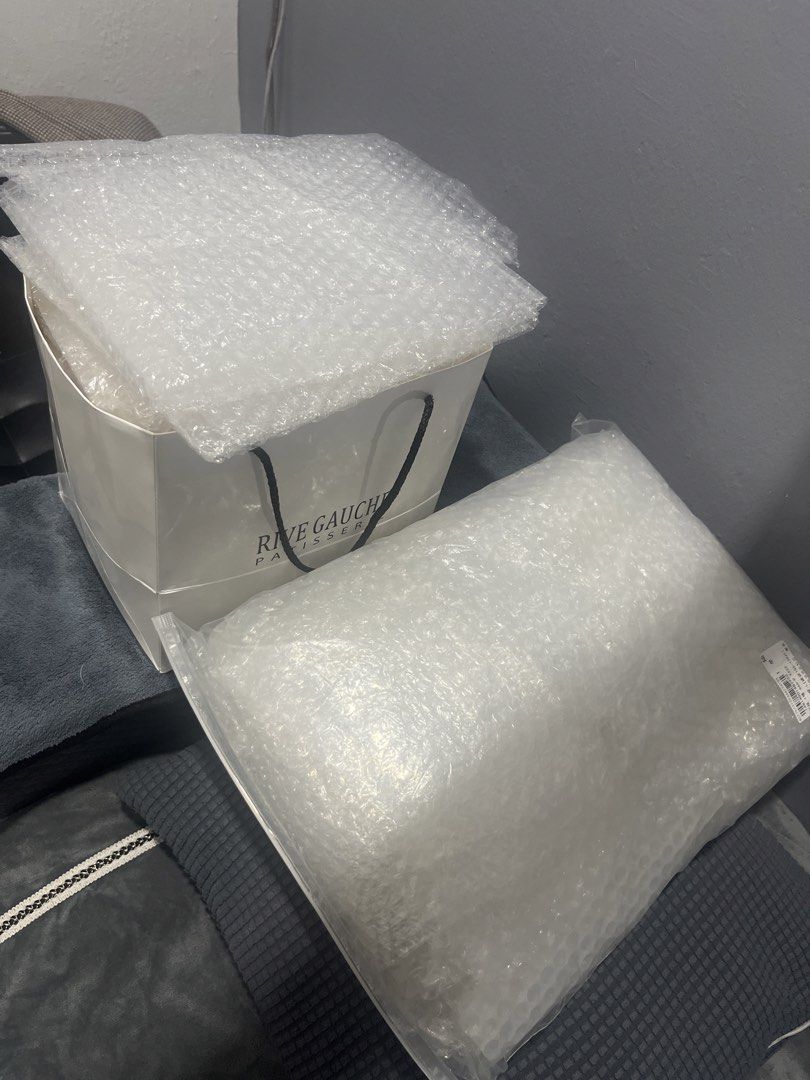 Bubble wrap485634019637350400