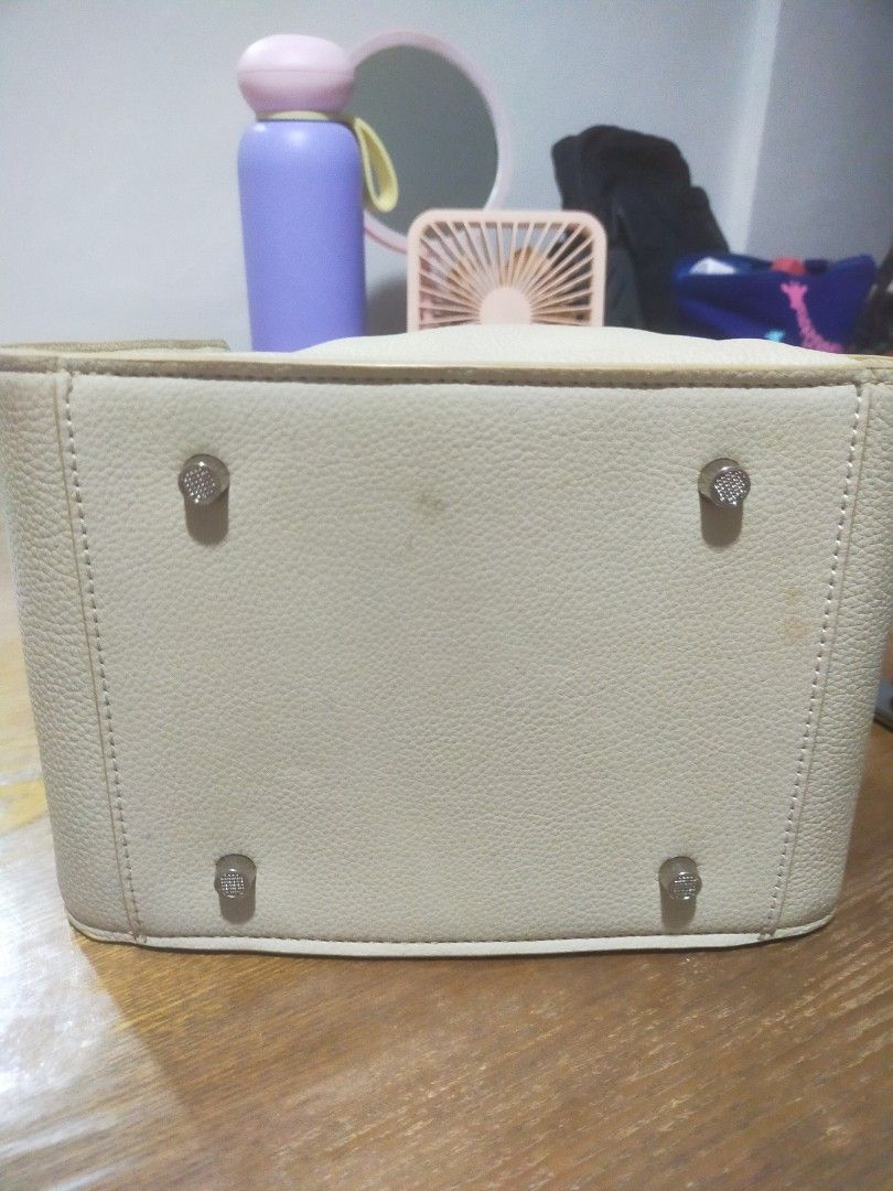 Bundle bags (Category: Cross-body Bags) located in Cavite. Submitted by jaycel79 (Listing ID 1444525506, Image 3). Description: .