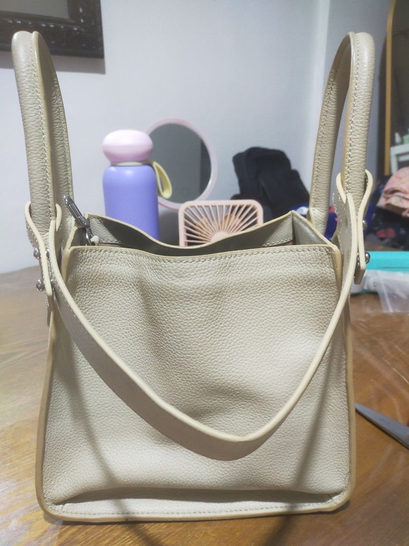 Bundle bags (Category: Cross-body Bags) located in Cavite. Submitted by jaycel79 (Listing ID 1444525506, Image 1). Description: .