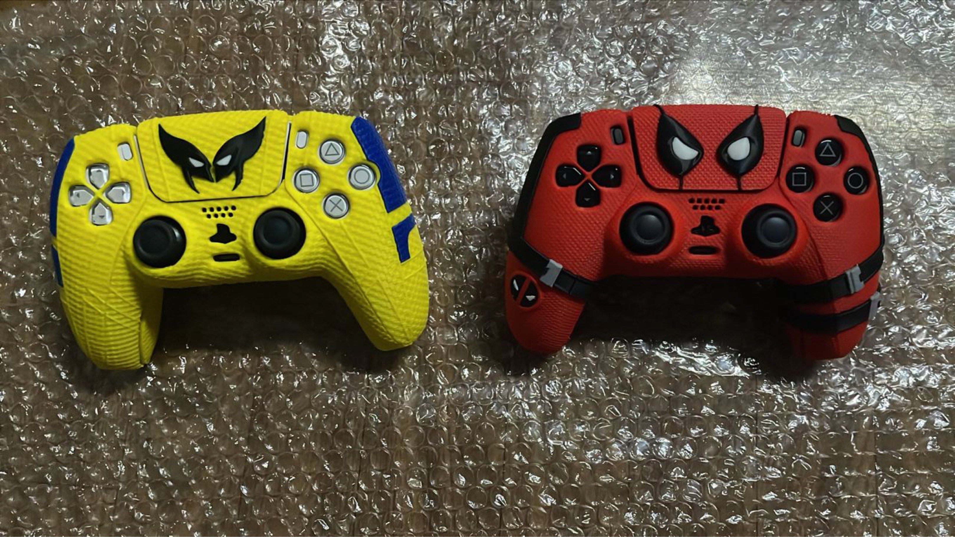 Case Controller PS5 Deadpool & Wolverine (Category: Cases & Covers) located in Balik Pulau. Submitted by gie3036 (Listing ID 1444635107, Image 1). Description: ✅ Sesuai Untuk Hiasan Controller Sahaja Pos Asing SM 10.