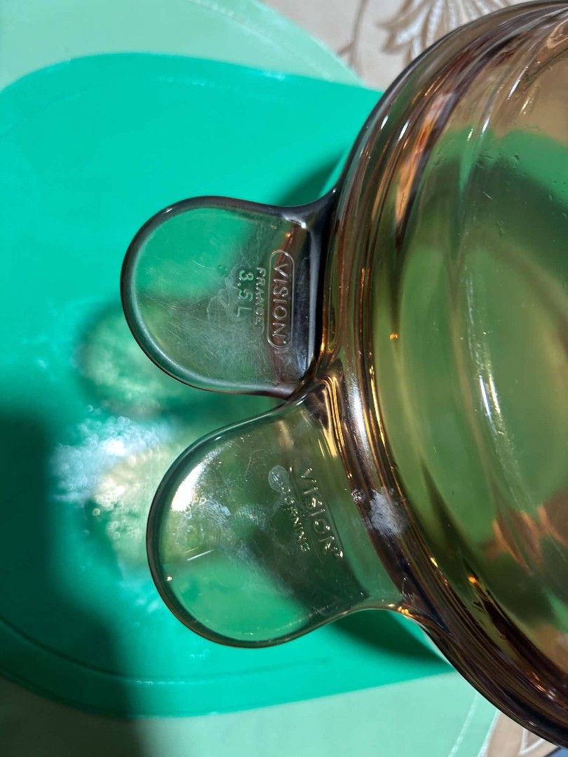 3.5 LITER VISION CASSEROLE (Category: Cookware & Accessories) located in Cebu City. Submitted by mjuntilla (Listing ID 1444645243, Image 2). Description: - Vision amber glass casserole dish with lid 3.5L no cracks, no chips minimal sign of use can ship via LBC OR J&T.