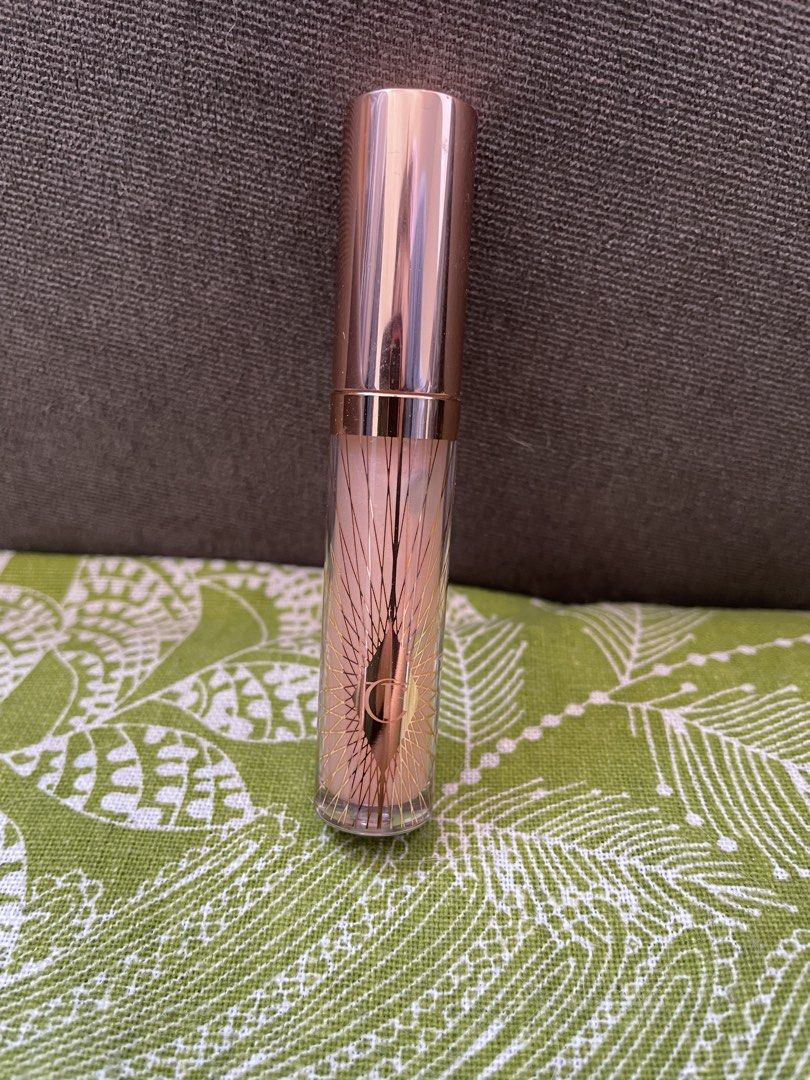 Charlotte Tilbury Collagen Lip Bath Refresh Rose (Category: Makeup) located in Baguio. Submitted by the_general_store (Listing ID 1444536462, Image 3). Description: - Charlotte Tilbury Collagen Lip Bath - Shade: Refresh Rose - Provides a beautiful sheen - Offers a plumping effect - Features rose gold packaging with CT starburst design - Perfect for adding gloss to your lips - Price: 850php (original price: 28 pounds).