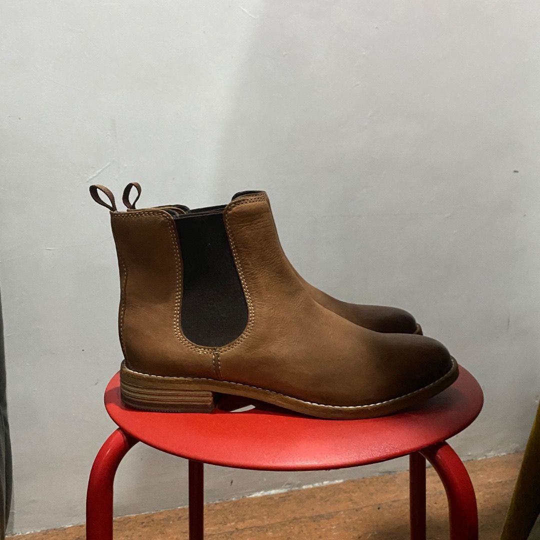 Clarks Chelsea Boots 6.5US/37EU (Category: Boots) located in Antipolo. Submitted by bentakahitanoano (Listing ID 1444557152, Image 3). Description: Still in good condition Size 4UK - 6.5US Normal sign of usage .