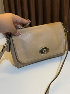 (Category: ) located in . Submitted by THRIFTTHRILLBAGS (Listing ID 1444504658, Image 1). Description: .