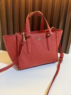 (Category: ) located in . Submitted by THRIFTTHRILLBAGS (Listing ID 1444505487, Image 1). Description: .