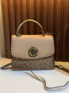 (Category: ) located in . Submitted by THRIFTTHRILLBAGS (Listing ID 1444505796, Image 1). Description: .