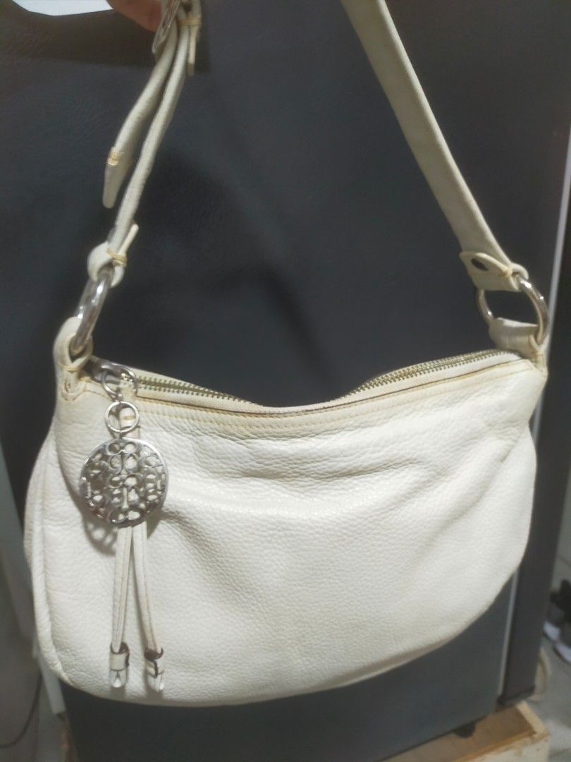 Coach Kili bag (Category: Shoulder Bags) located in Cavite. Submitted by jaycel79 (Listing ID 1444525192, Image 1). Description: needs cleaning. Leather material.