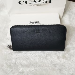(Category: ) located in . Submitted by sellora_fashion (Listing ID 1444604136, Image 1). Description: .