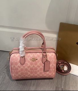 (Category: ) located in . Submitted by fashion.luxe (Listing ID 1444654505, Image 1). Description: .