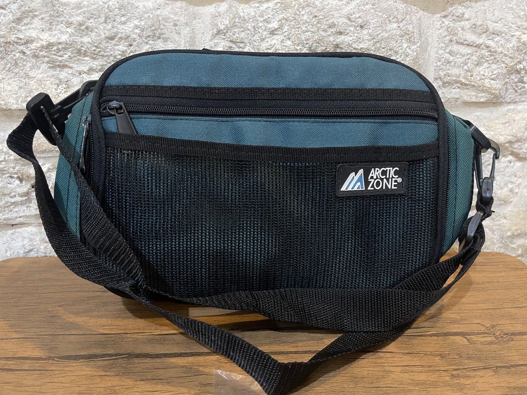 Cooler bag L9xW14 (Category: Food Organization & Storage) located in San Fernando. Submitted by japansurpluselyu (Listing ID 1444618656, Image 1). Description: .