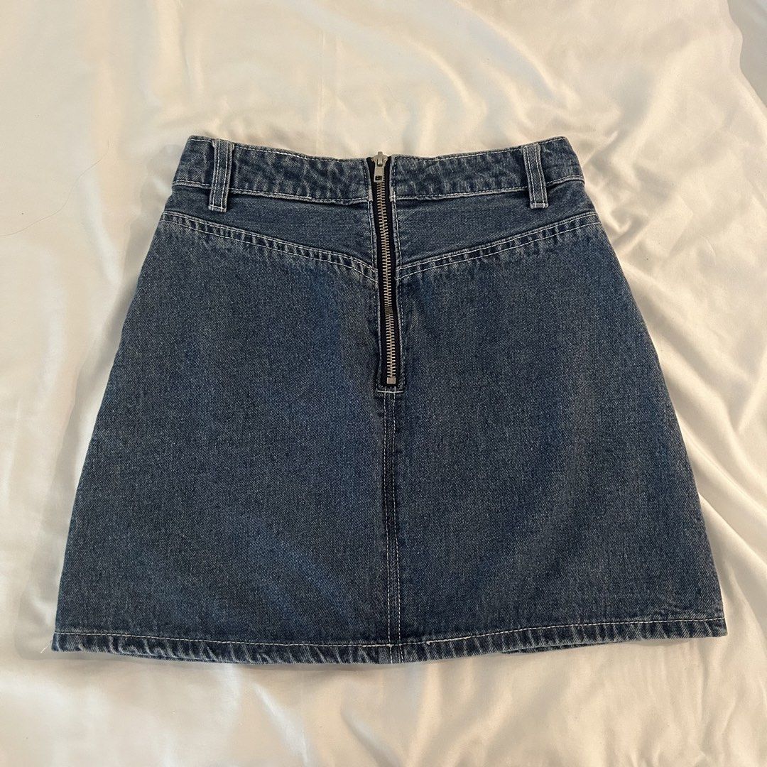 Cotton On A-Line Mini Denim Skirt (Category: Skirts) located in Calamba. Submitted by baskybears (Listing ID 1444560227, Image 3). Description: - Cotton on dark denim mini skirt - rfs: doesnt fit me anymore.