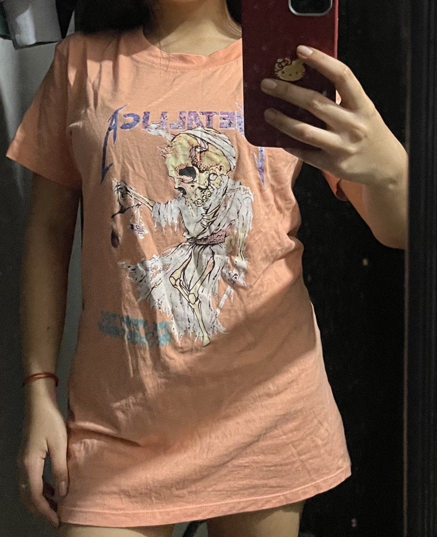 Cotton On Metallica Graphic Tee Size M (Category: Shirts) located in Mabalacat. Submitted by tindahaniblue (Listing ID 1444546613, Image 1). Description: - Orange Cotton On t-shirt - Features a cool Metallica graphic print - Classic fit - Size: Medium (M) - Made in Bangladesh - Shows some signs of wear, but still in good usable condition - Ideal for any Metallica fan.