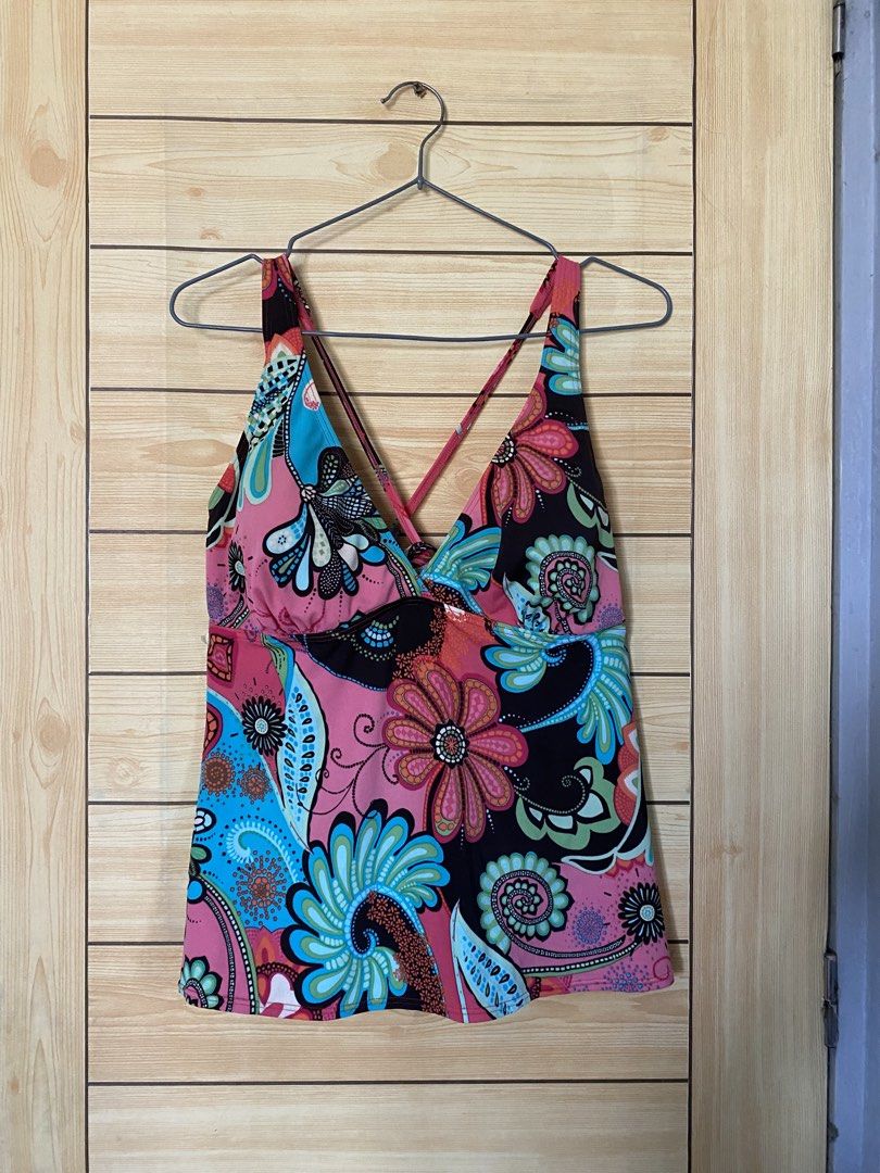 Croft & Barrow Floral Tank Top (Category: Sleeveless) located in General Trias. Submitted by erssss22 (Listing ID 1444632180, Image 3). Description: - Cute floral print tank top from Croft & Barrow - Stylish criss-cross straps at the back - Ideal for summer wear or layering -size medium to semi large -rfs: hindi kasya sa akin .