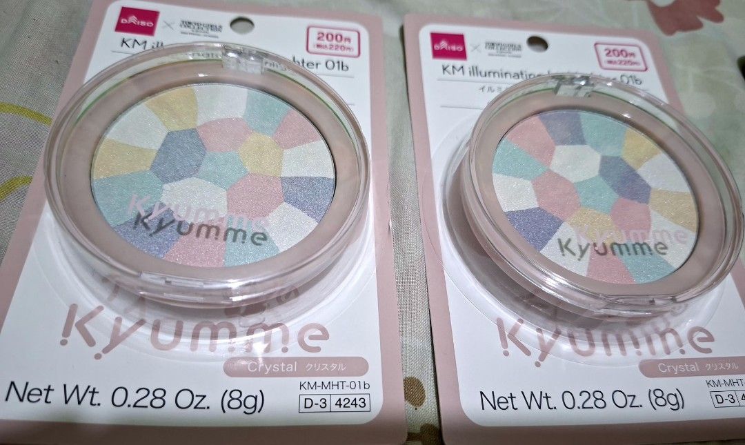 Daiso Kyumme KM Illuminating Highlighter 01b Crystal (Category: Makeup) located in Valenzuela. Submitted by pixieworks64309 (Listing ID 1444549718, Image 1). Description: - Kyumme KM Illuminating Highlighter - Shade: 01b Crystal - From Daiso's Tokyo Girls Collection - Provides a translucent finish and a nice glow - Brightens complexion - Net Weight: 8g (0.28 Oz) - Price is for one piece.