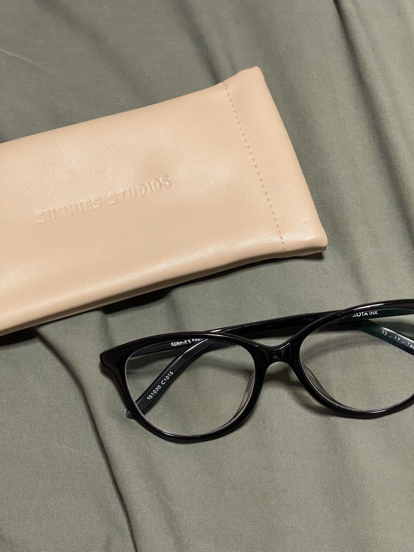 Dakota Graded Eyeglasses | Sunnies Studios (Category: Sunglasses & Eyewear) located in Guiguinto. Submitted by jaja_0310 (Listing ID 1444584923, Image 1). Description: - some words are smudge - 1.00 grade left eye, 1.50 grade right eye - can be customized in sunnies studios.