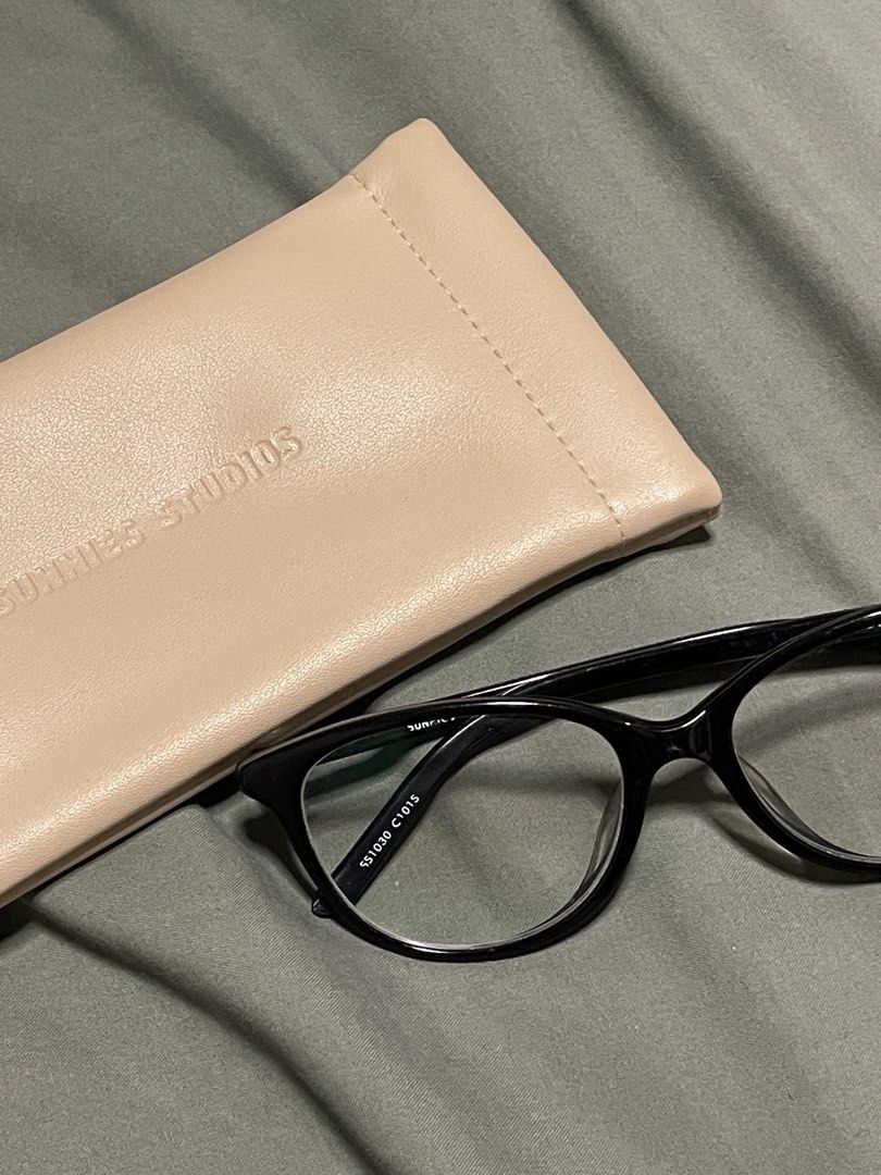 Dakota Graded Eyeglasses | Sunnies Studios (Category: Sunglasses & Eyewear) located in Guiguinto. Submitted by jaja_0310 (Listing ID 1444584923, Image 2). Description: - some words are smudge - 1.00 grade left eye, 1.50 grade right eye - can be customized in sunnies studios.