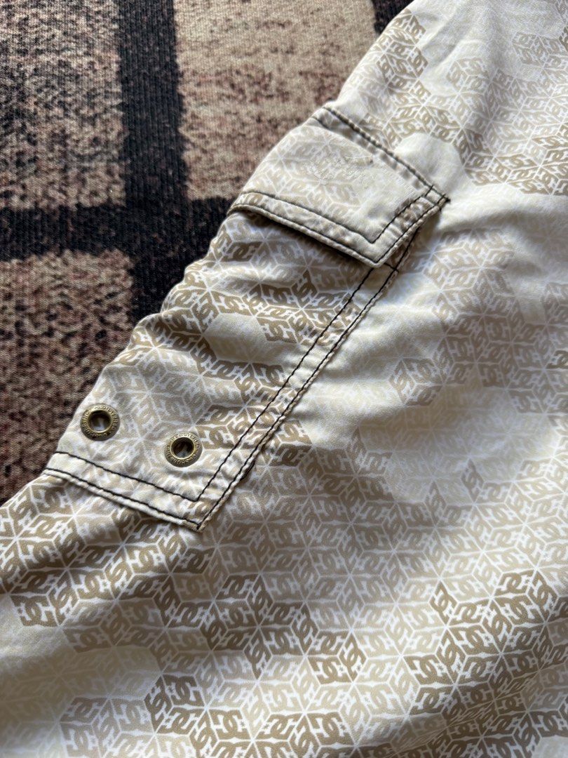DC Board Shorts (Category: Shorts) located in Bacacay. Submitted by goldenstar.31 (Listing ID 1444568246, Image 2). Description: .
