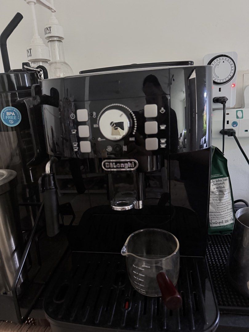 DeLonghi Coffee Machine - Black (Category: Coffee Machines & Makers) located in Shah Alam. Submitted by cahashim (Listing ID 1444535257, Image 1). Description: - Black DeLonghi coffee machine - Good working condition - Comes with milk frothing wand - Includes measuring cup and tamper - Ready to make your delicious morning coffee!.