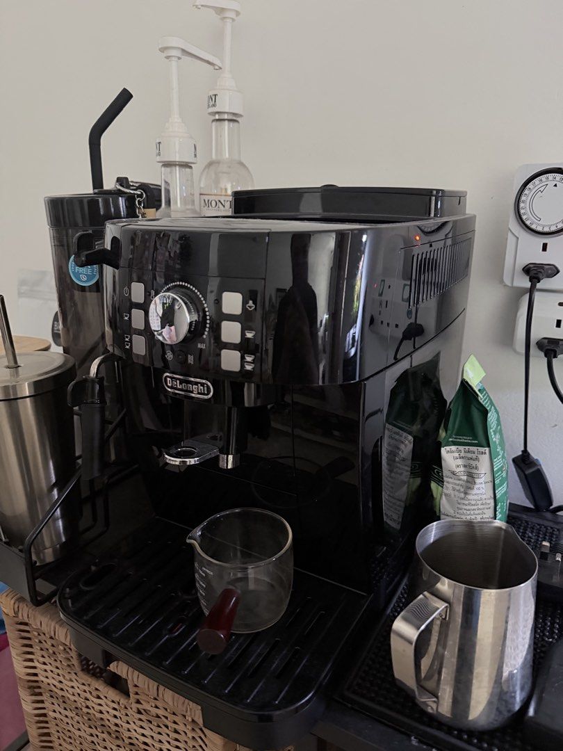 DeLonghi Coffee Machine - Black (Category: Coffee Machines & Makers) located in Shah Alam. Submitted by cahashim (Listing ID 1444535257, Image 3). Description: - Black DeLonghi coffee machine - Good working condition - Comes with milk frothing wand - Includes measuring cup and tamper - Ready to make your delicious morning coffee!.