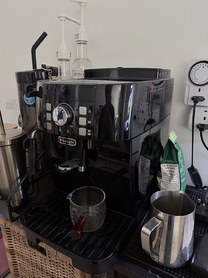 DeLonghi Coffee Machine - Black (Category: Coffee Machines & Makers) located in Shah Alam. Submitted by cahashim (Listing ID 1444535257, Image 2). Description: - Black DeLonghi coffee machine - Good working condition - Comes with milk frothing wand - Includes measuring cup and tamper - Ready to make your delicious morning coffee!.