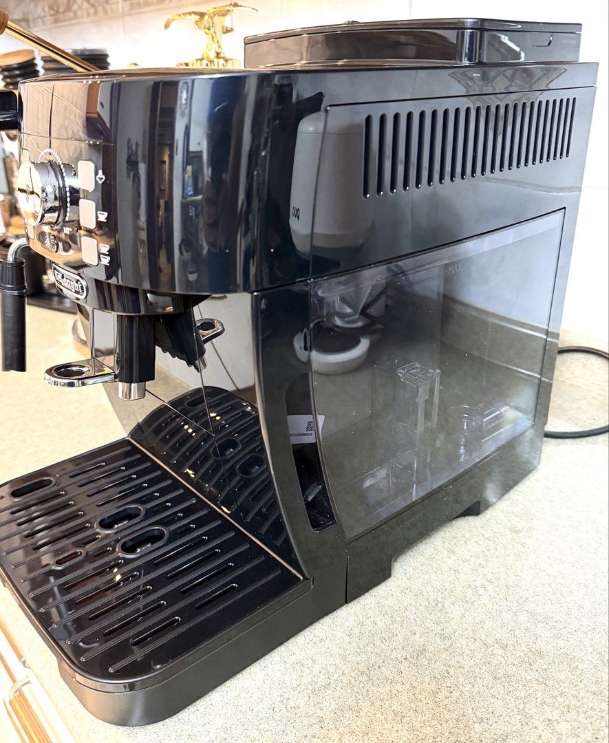 Delonghi Magnifica S Compact Coffee Espresso Machine Bean to Cup (Category: Coffee Machines & Makers) located in Paranaque City. Submitted by jaysanti (Listing ID 1444613050, Image 3). Description: Delonghi ecam 12.122.B model compact bean to cup programmable almost new with box 0-9-1-5-2-8-7-2-7-5-6 has steam for frothing milk for making cappuccino and has hot water for tea 220V.