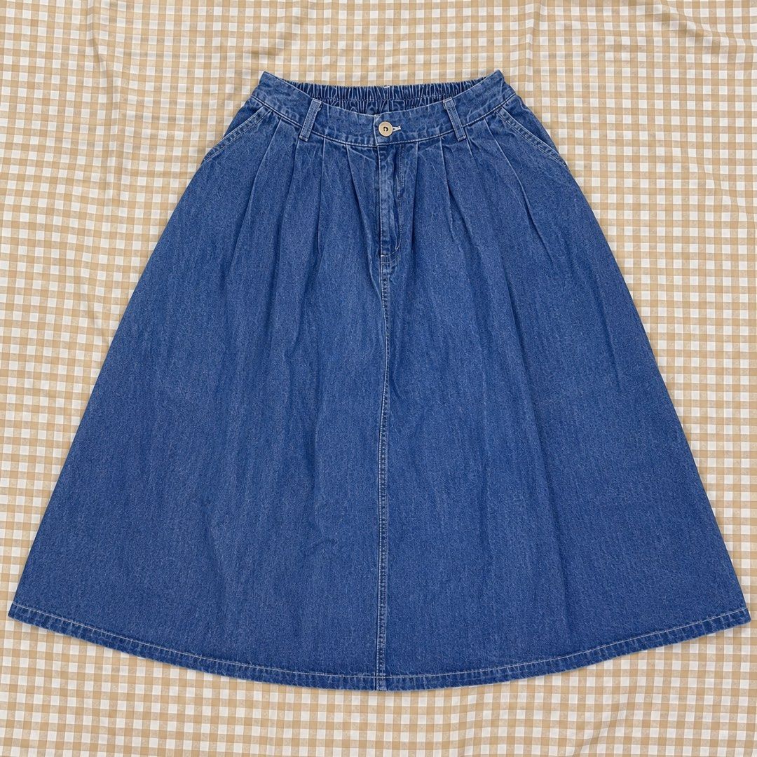 Sale Denim Midi Skirt (Category: Skirts) located in Iloilo. Submitted by lovedbysachi (Listing ID 1444644445, Image 1). Description: 26-30 (garterized at the back).