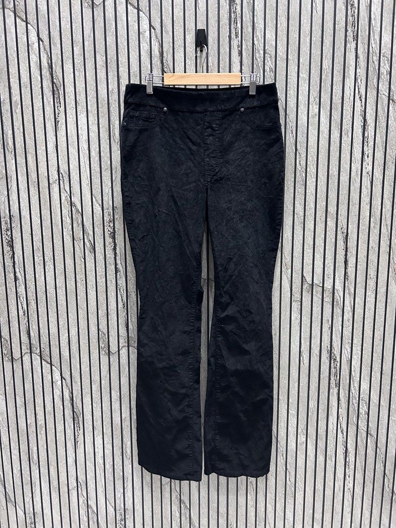 DG2 Diane Gilman Velvet Jeans (Category: Jeans) located in Malasiqui. Submitted by blckfourthrift (Listing ID 1444540616, Image 1). Description: DG2 Diane Gilman Velvet Jeans Bootcut fit / MT on tag Waist: 30 Length: 43.5 Leg Opening: 9 Issue/s: Needs wash .