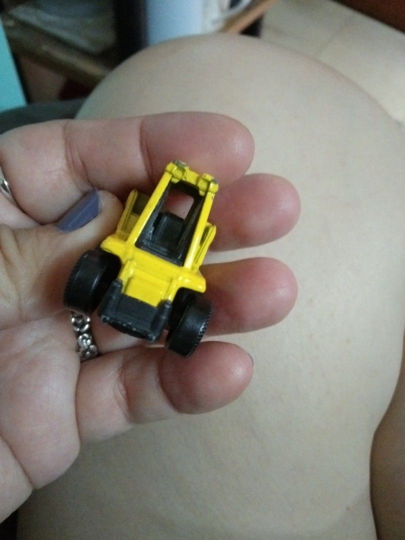 Die cast truck matchbox (Category: Vehicle & Diecast Models) located in Quezon City. Submitted by eidorableshop (Listing ID 1444496782, Image 2). Description: .