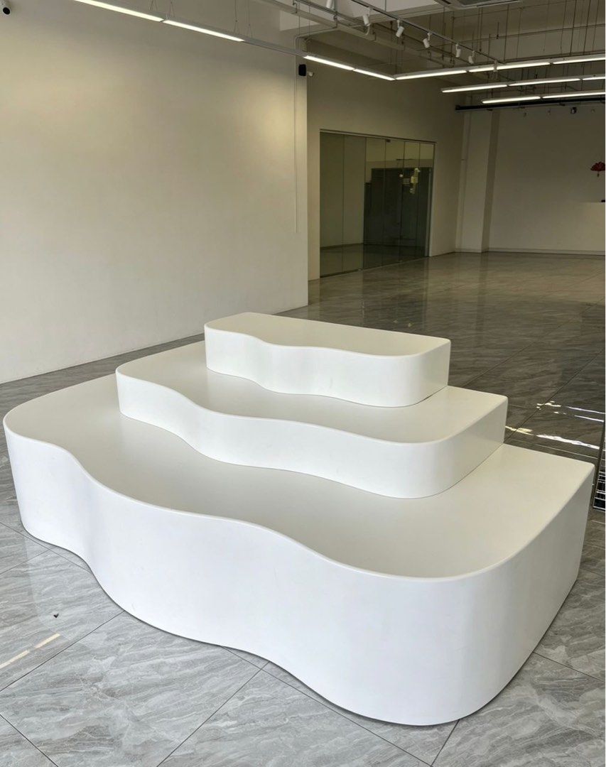 Display stand (Category: Other Security Devices) located in Kuala Lumpur. Submitted by kimyuleow (Listing ID 1444661389, Image 1). Description: Almost new display stand have locker inside .